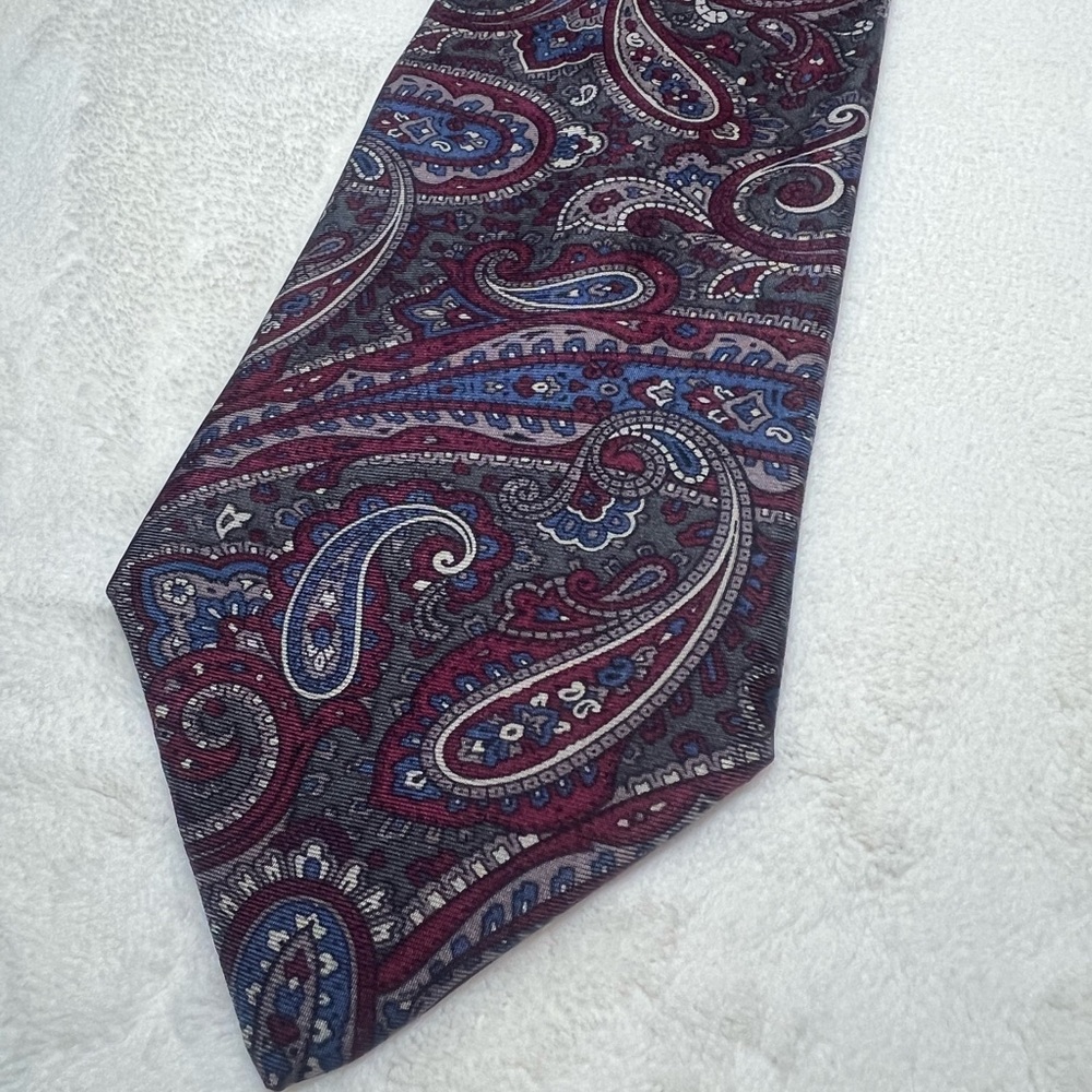 Vintage Benchmark Paisley Patterned Tie in Burgundy and Blue Silk Made in USA